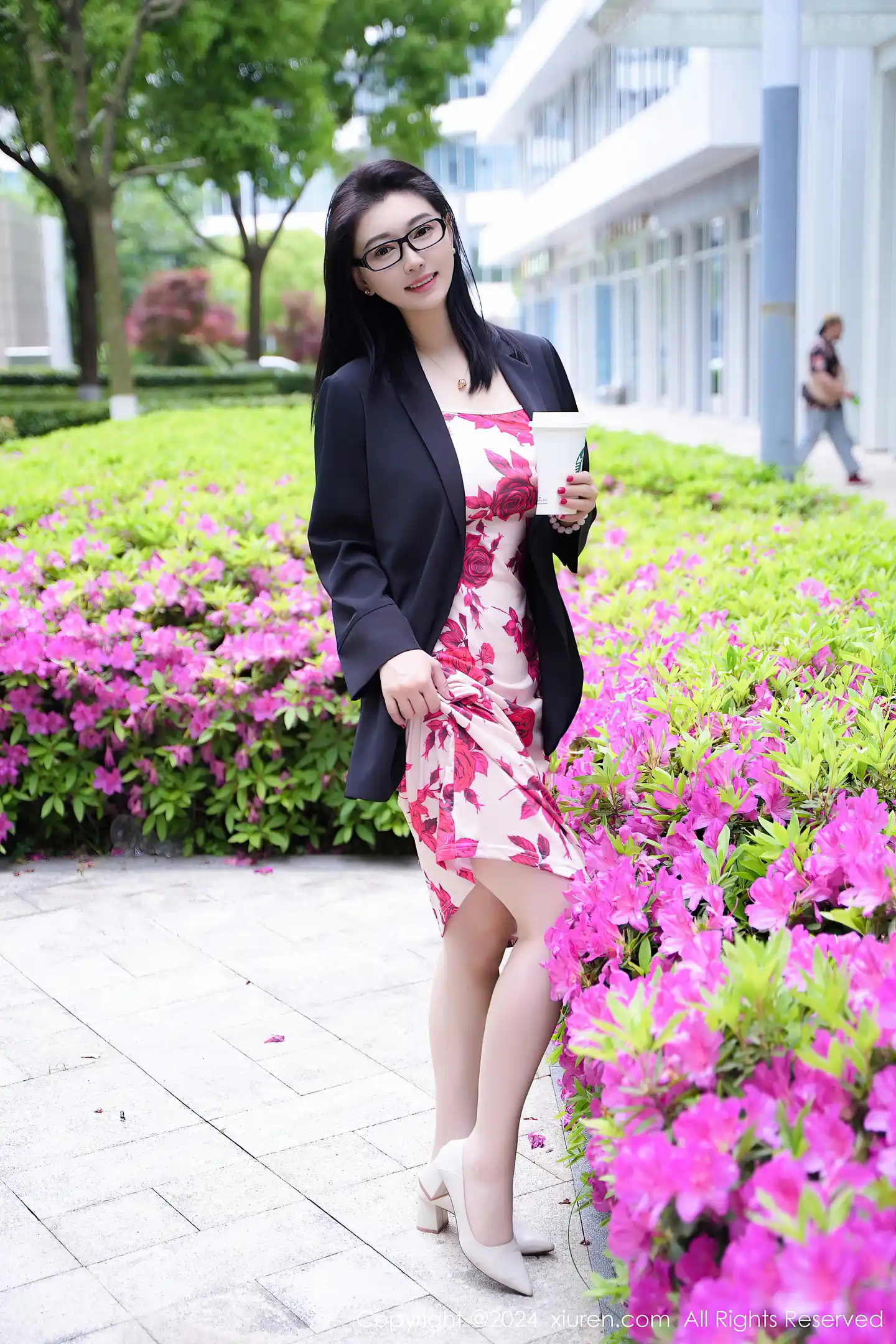 图片[2]-[XiuRen秀人网]VOL.8468 模特雅茹老师厨房场景性感红色图案长裙秀柔美身姿完美诱惑写真79P-秀人网官方网站